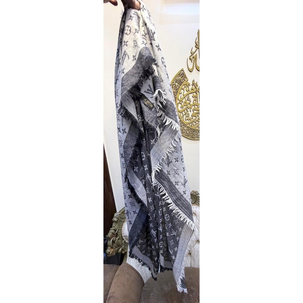 Louis Vuitton Monogram Shine Shawl Grey Silver Silk Wool Scarf Fringed Square - Picture 4 of 8